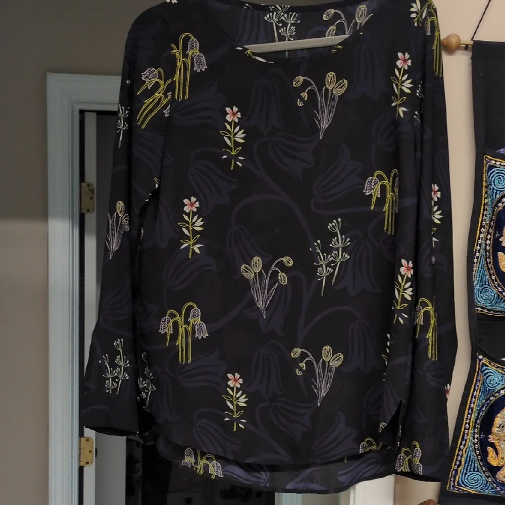 Flowy Womens Navy Floral Long-Sleeve Blouse - Picture 1 of 1